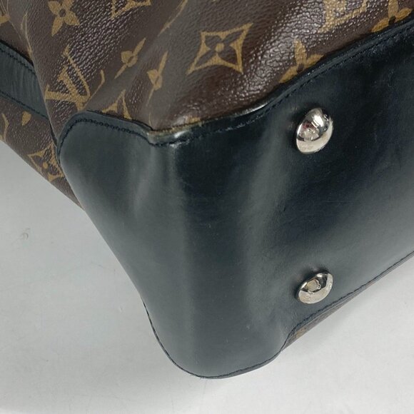 LOUIS VUITTON Brown Monogram Canvas Shoulder Bag - Picture 8 of 16